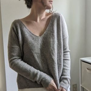 Theory Light Gray V-neck Pullover Wool Knit Sweater | L